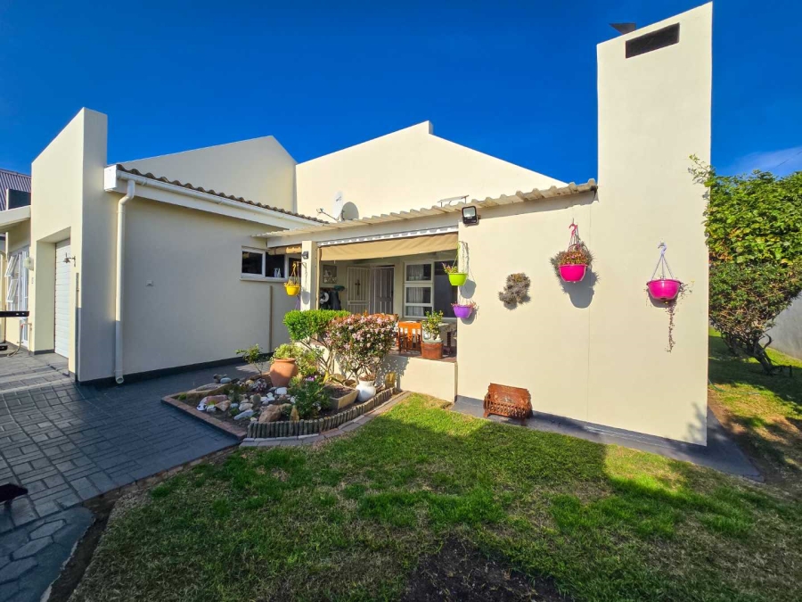 4 Bedroom Property for Sale in Stilbaai Wes Western Cape
